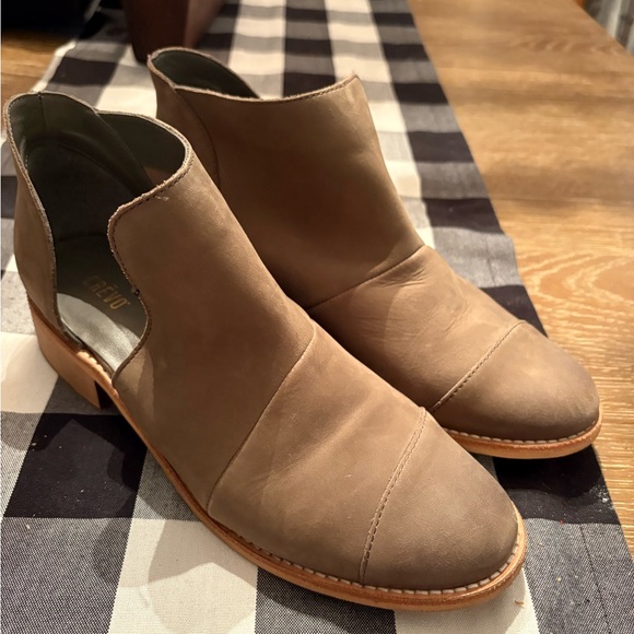 Crevo brand causal olive green shoes - Picture 1 of 4